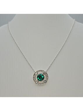 ✨2/$10✨ Green Gemstone Circular Round Halo Pendant  Silver-tone 18''